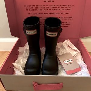 Hunter rain boots tall original. little kid 9 black matte